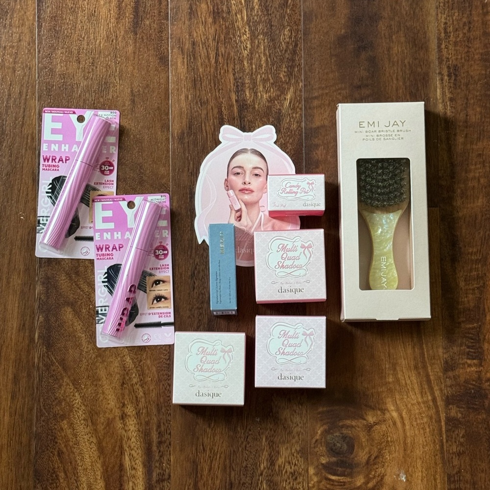 BUNDLE MAKEUP PRODUCTS ALL BRANDNEW• check photos for shades